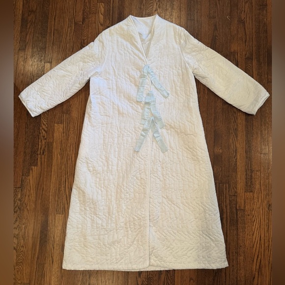 Valentino White Quilted Puffer Luxury Robe with Front Ties Size Large - Picture 1 of 10